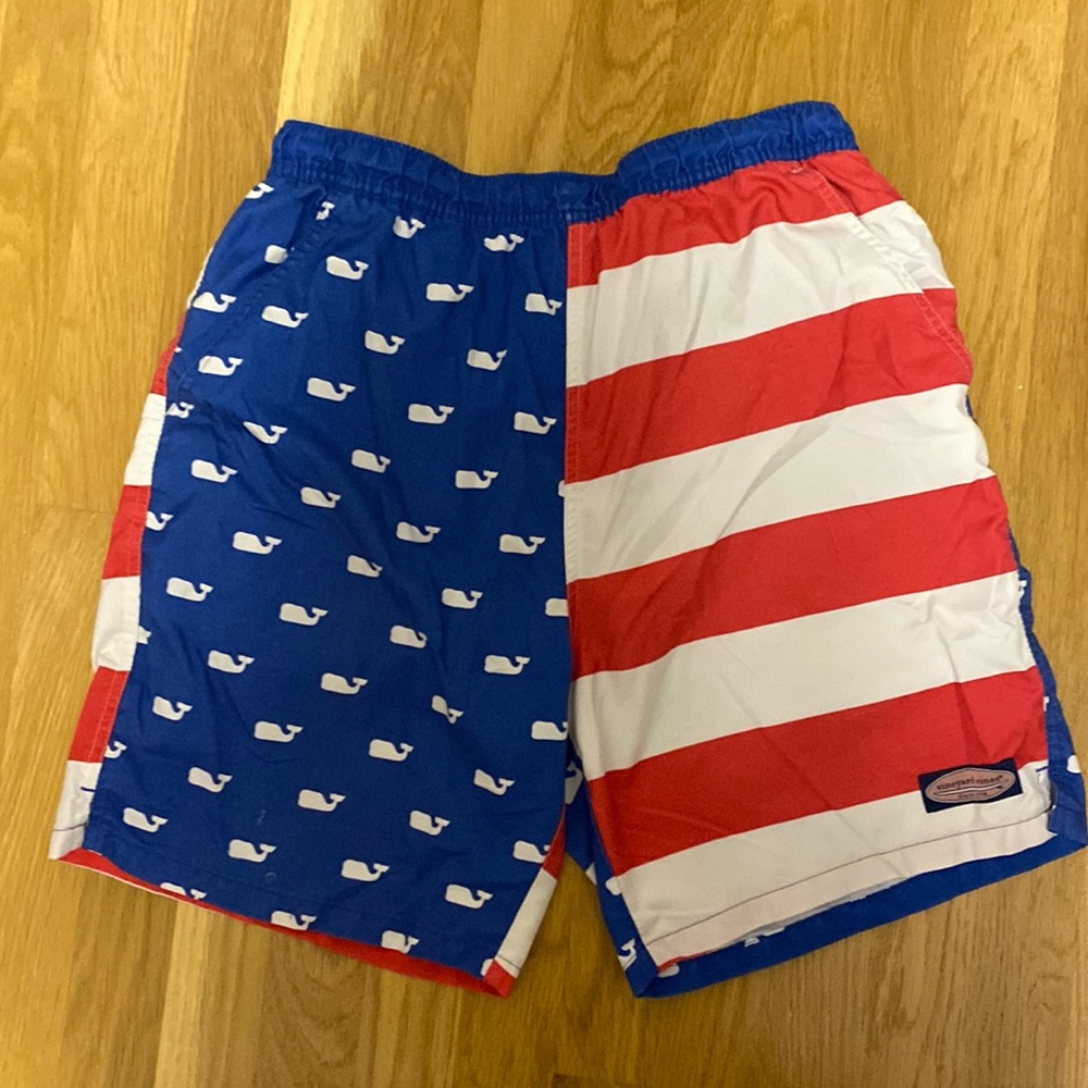 Vineyard vines swim trunks ❤️🤍💙